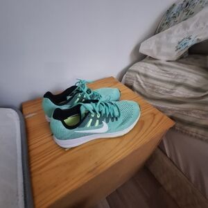 Nike Women's Running Shoes in Teal with White Swoosh